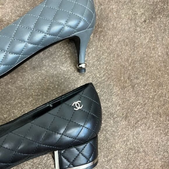 CHANEL Quilted Diamond Leather Interlocking CC Sliver Metal Heels Toe Cap - Picture 10 of 12